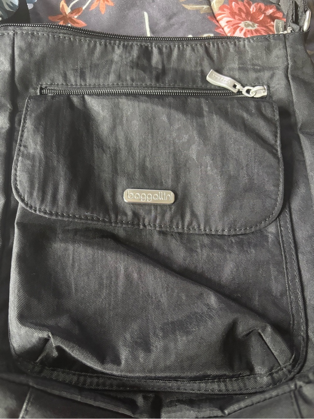 Baggallini Black Men's Crossbody Messenger Bag with Flap - Picture 3 of 5